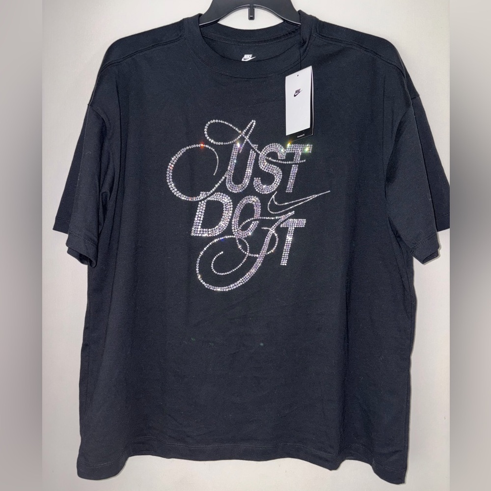 Nike Women’s Rhinestone Sparkle Oversized Tshirt Medium Black Silver NWT